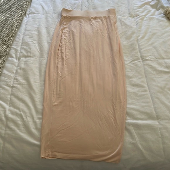 Stretchy pencil skirt never worn but no tags - Picture 1 of 2